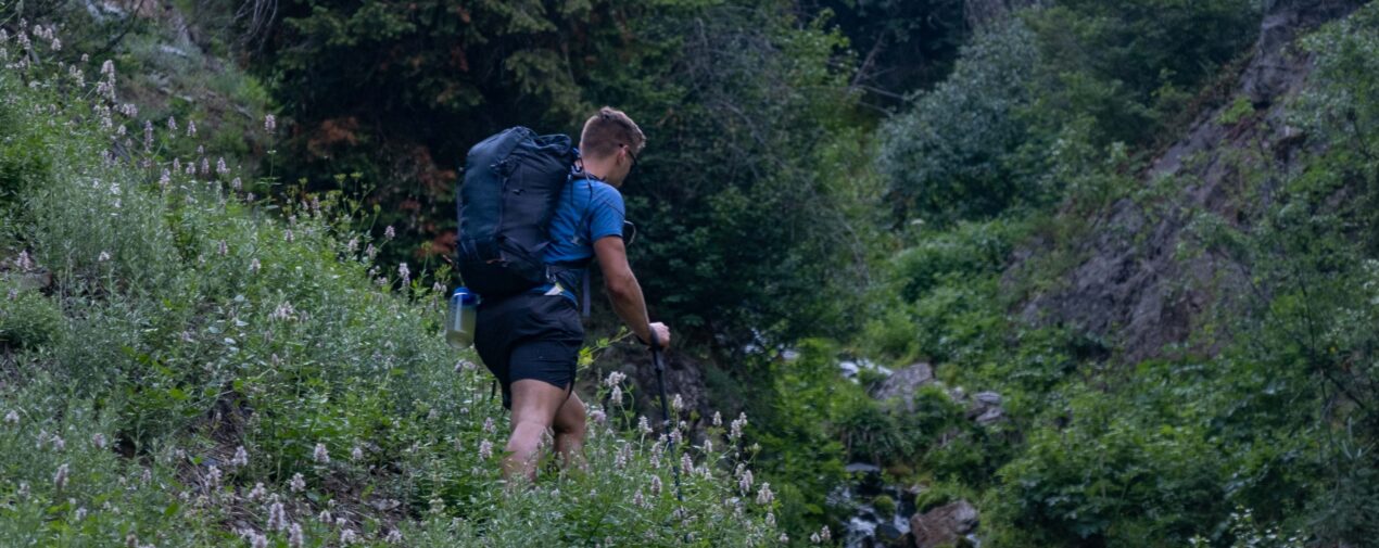 [Leave No Trace] Nguyên tắc 2: Di chuyển, cắm trại trên bề mặt vững chắc