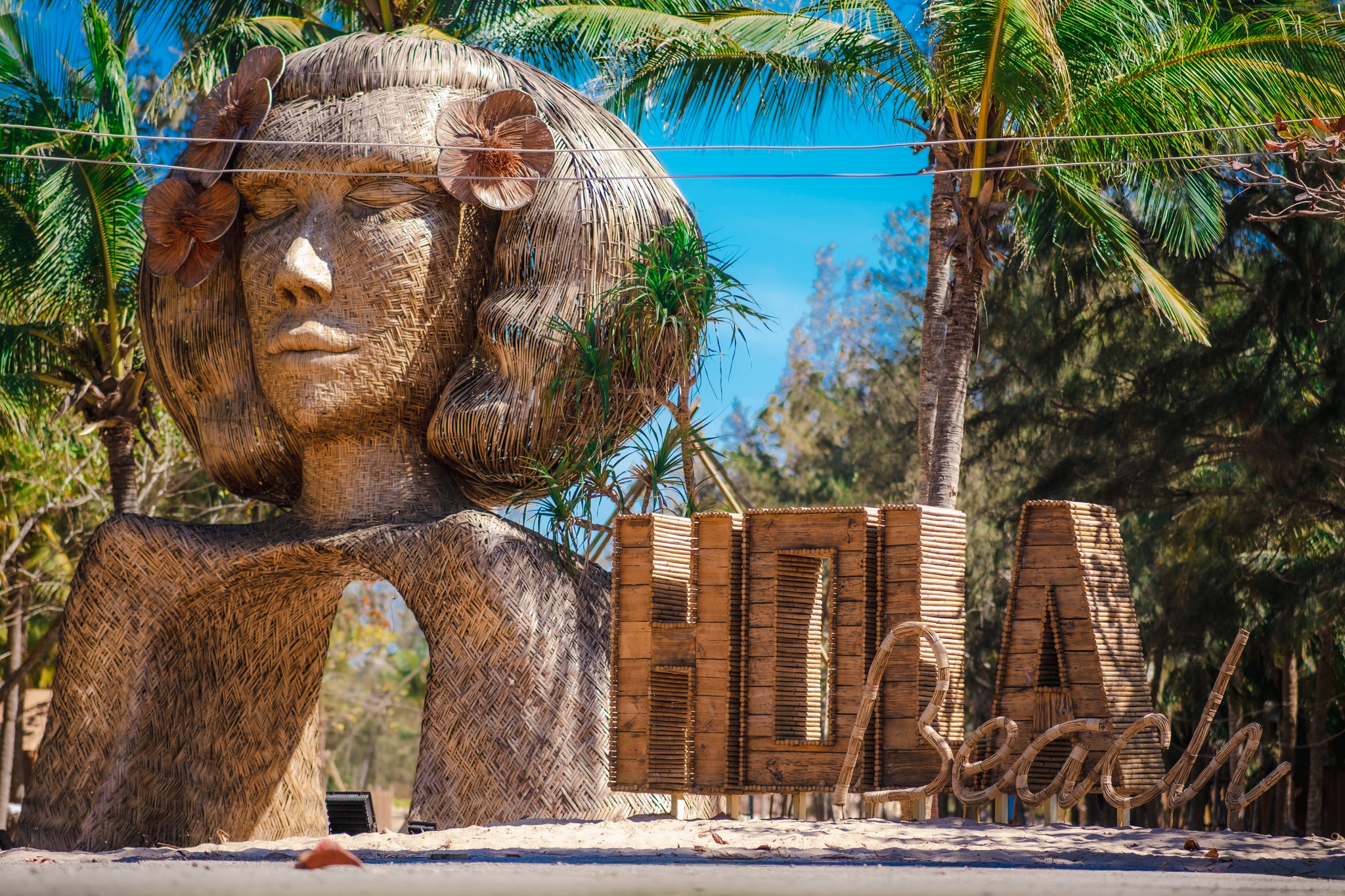Hola Beach - Beach Club & Eco Glamping Resort