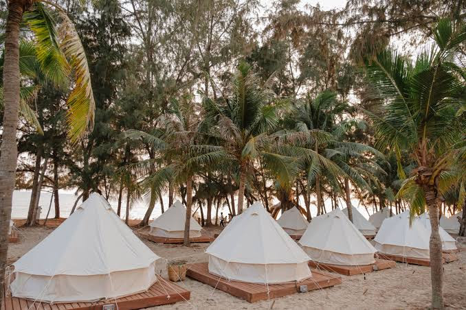 Hola Beach - Beach Club & Eco Glamping Resort